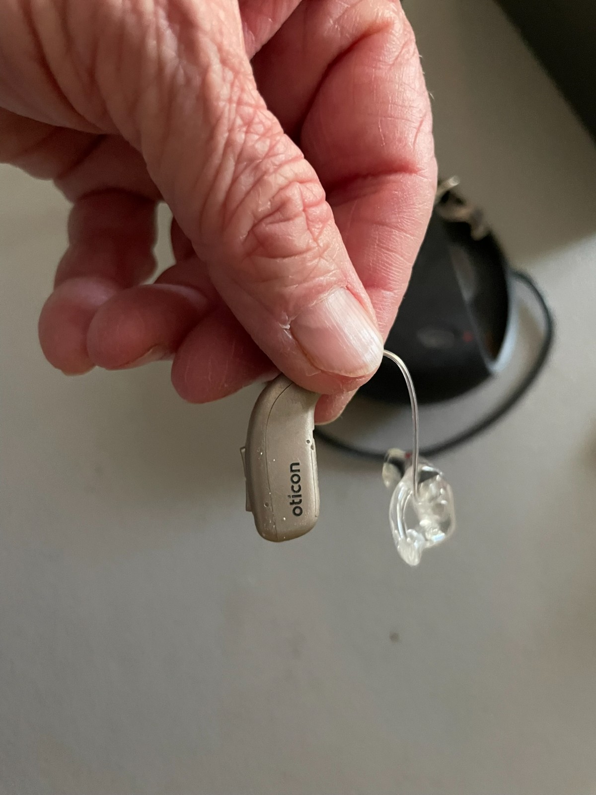 Oticon Real 2 MiniRite Hearing Aids minirite r c090 with C-1A2 charger