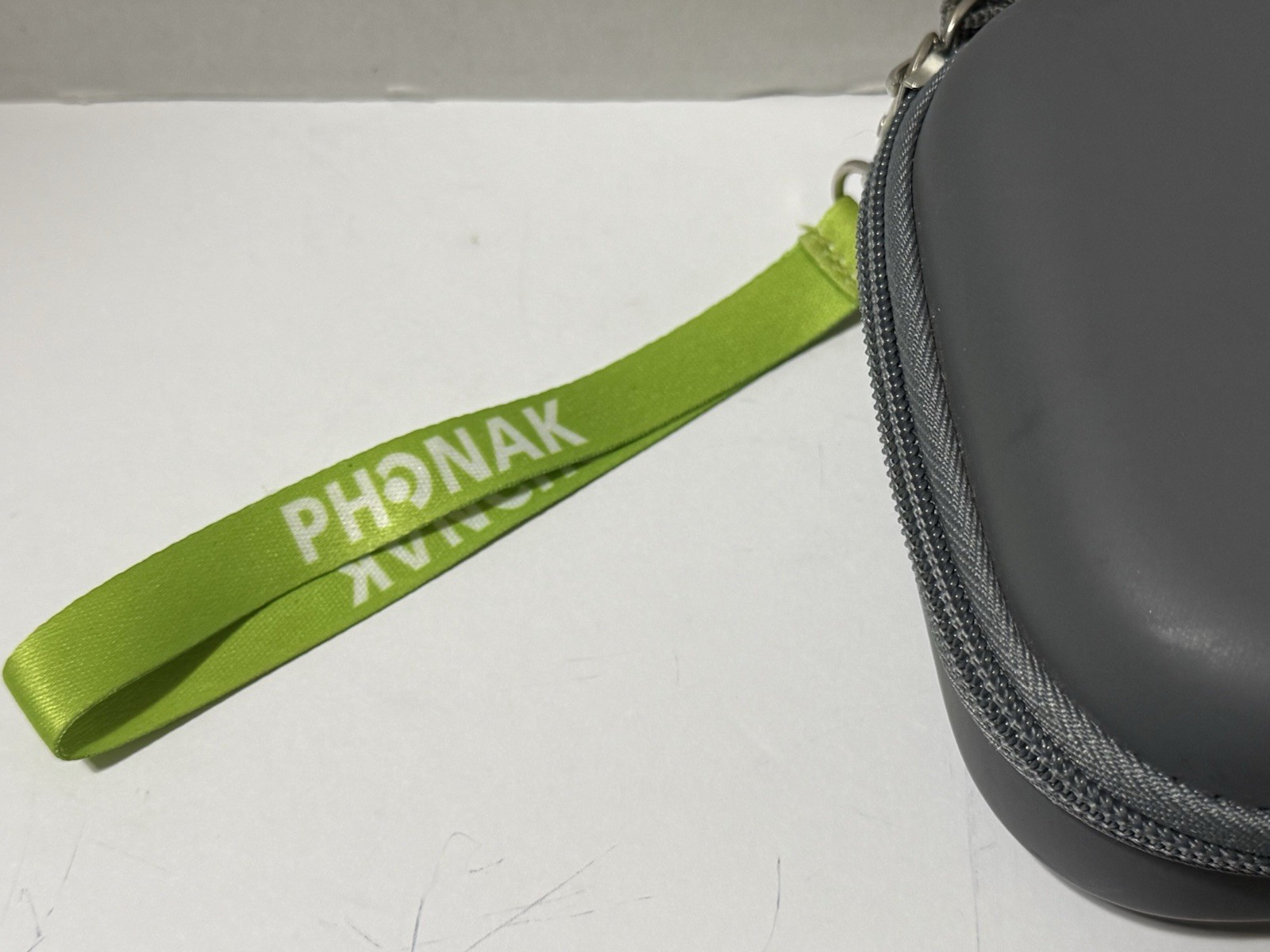 PHONAK HEARING AIDS ZIP OPEN CARRY CASE & CERUSHIELD DISK V2.0 098-0445 BUNDLE