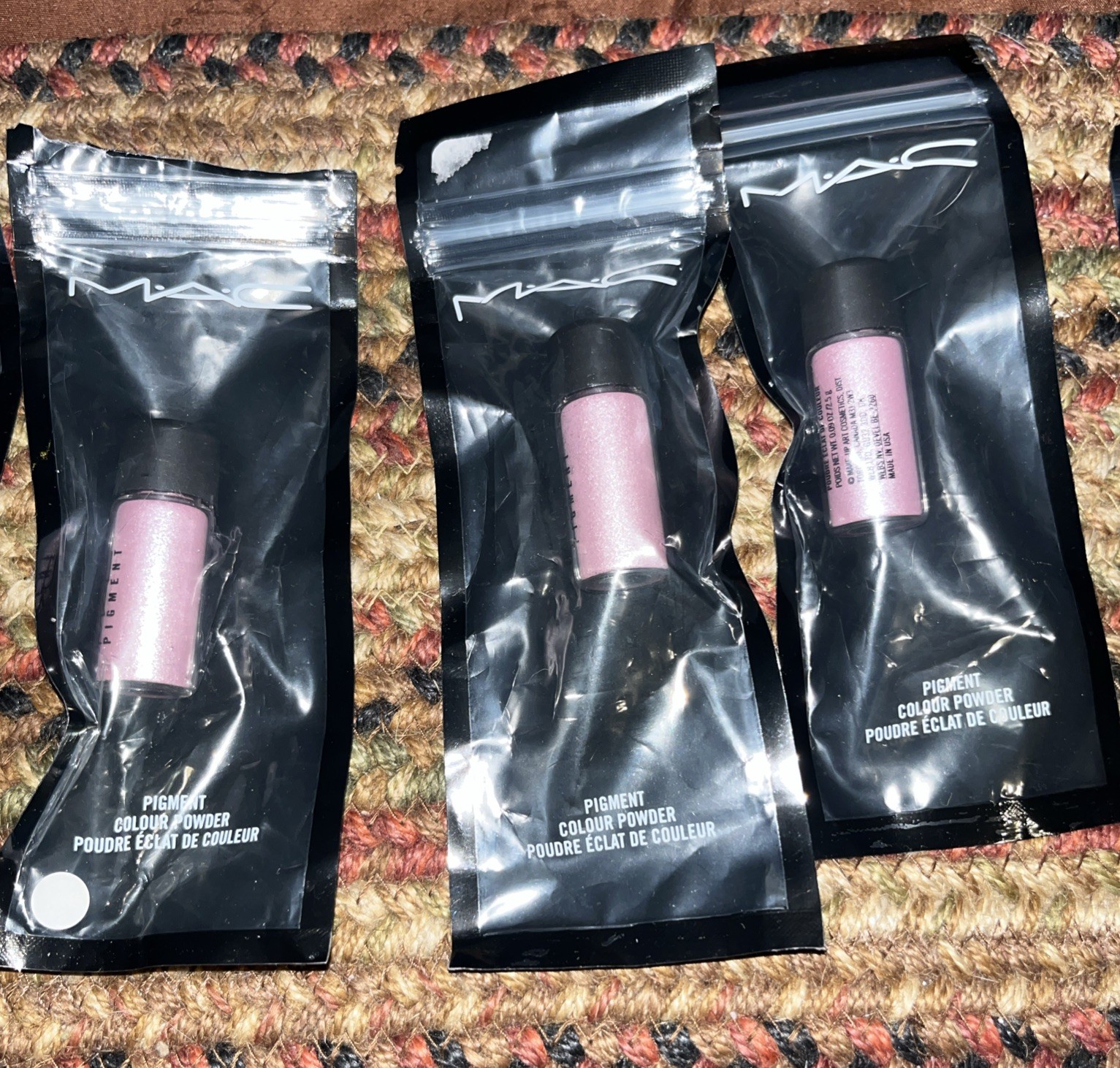 MAC-PIGMENT COLOUR POWDER-0.09 OZ. ONE OF BUYER CHOICE- NIP/NWOP