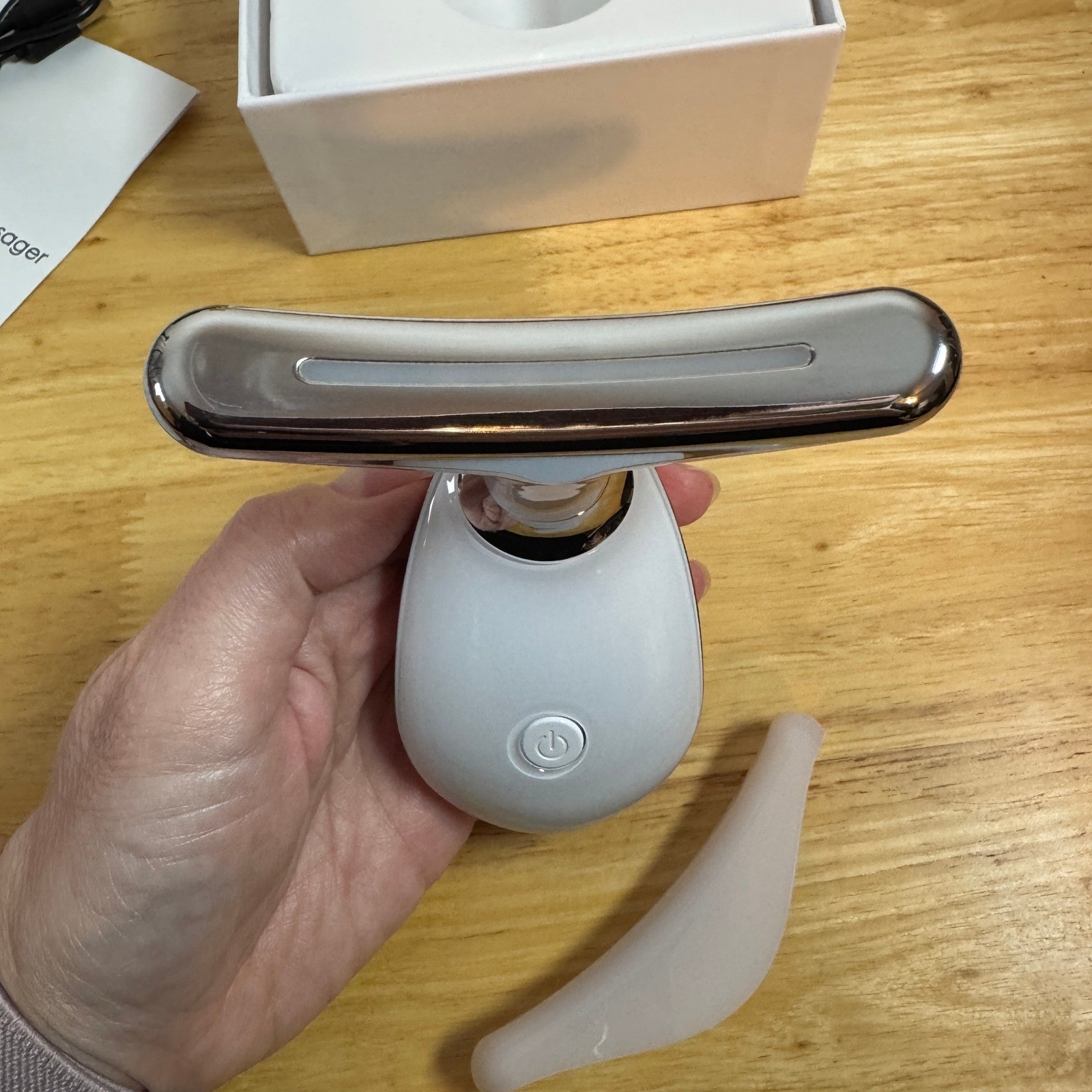 Neck Face Massager ES1081 USB Charge 3 Levels Deep Clean Ultrasonic Vibration