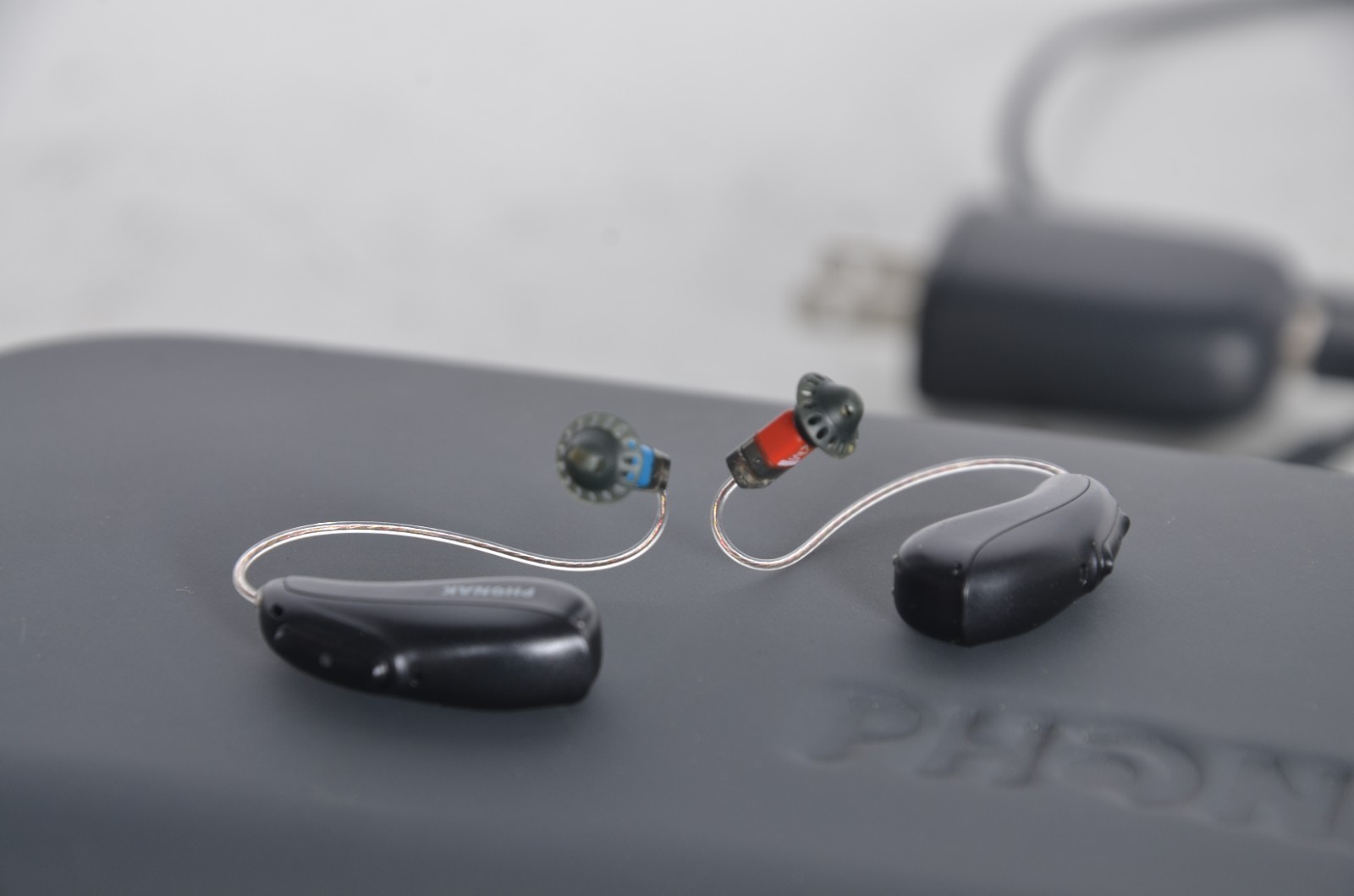 Phonak Audeo L90-R Bluetooth Hearing Aids w/ Charger For Mild To Severe Loss