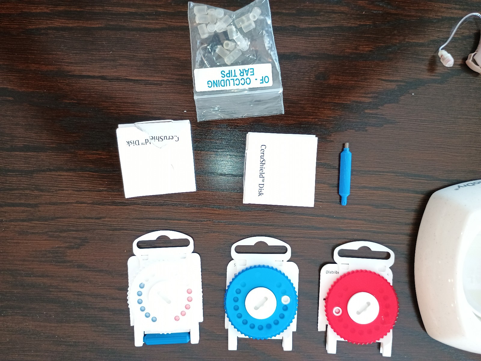Kirkland Signature 6.0 Hearing Instruments Model: KS661-DRW plus accessories