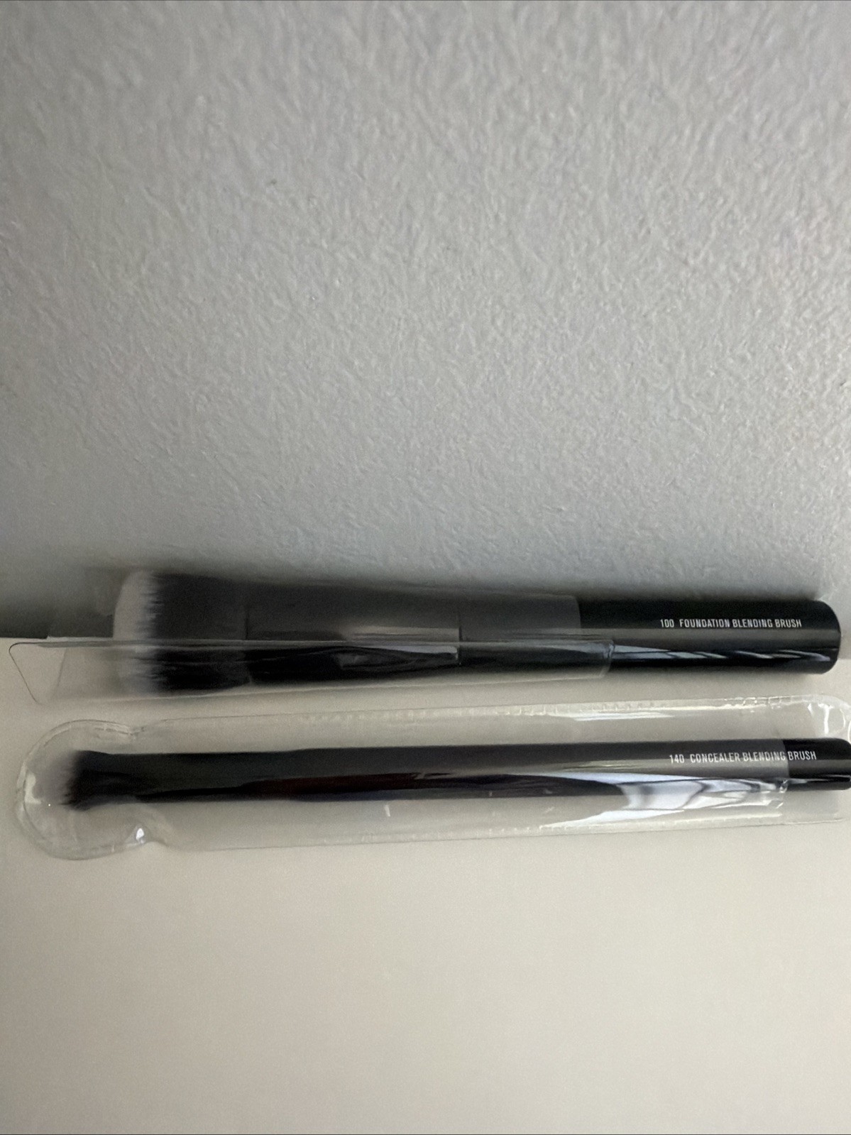 IL MAKIAGE Foundation Blending Brush 100 – Concealer Blending Brush 140 & Sponge
