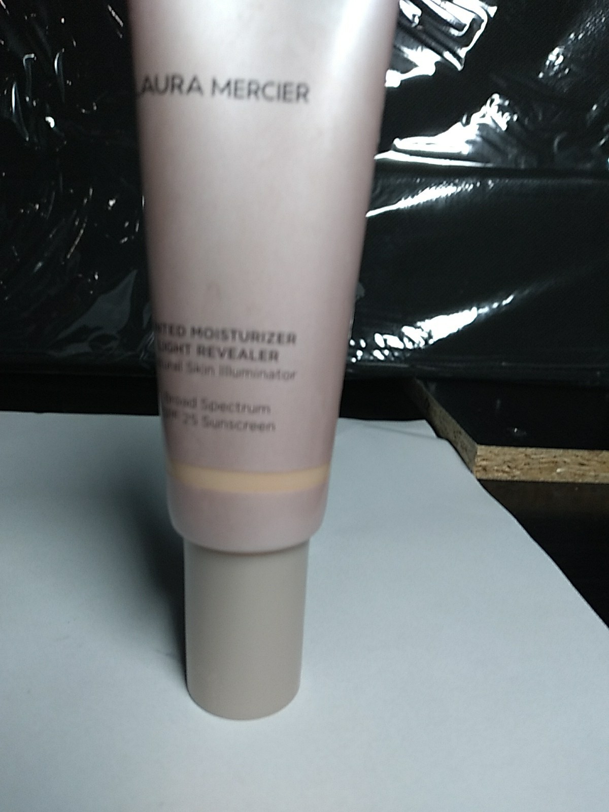 Laura Mercier Tinted Moisturizer Light Revealer SPF25 0W1 Pearl, 1.7oz 9/25 NWOB