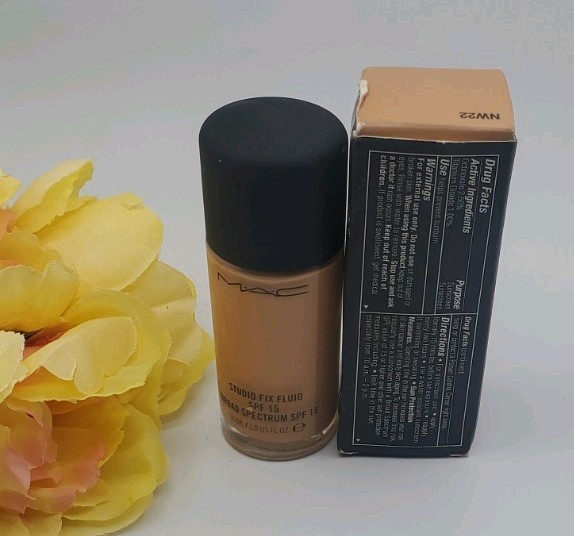 M·A·C Studio Fix Fluid Liquid Foundation NW22 Matte Full SPF 15 1 oz 24M