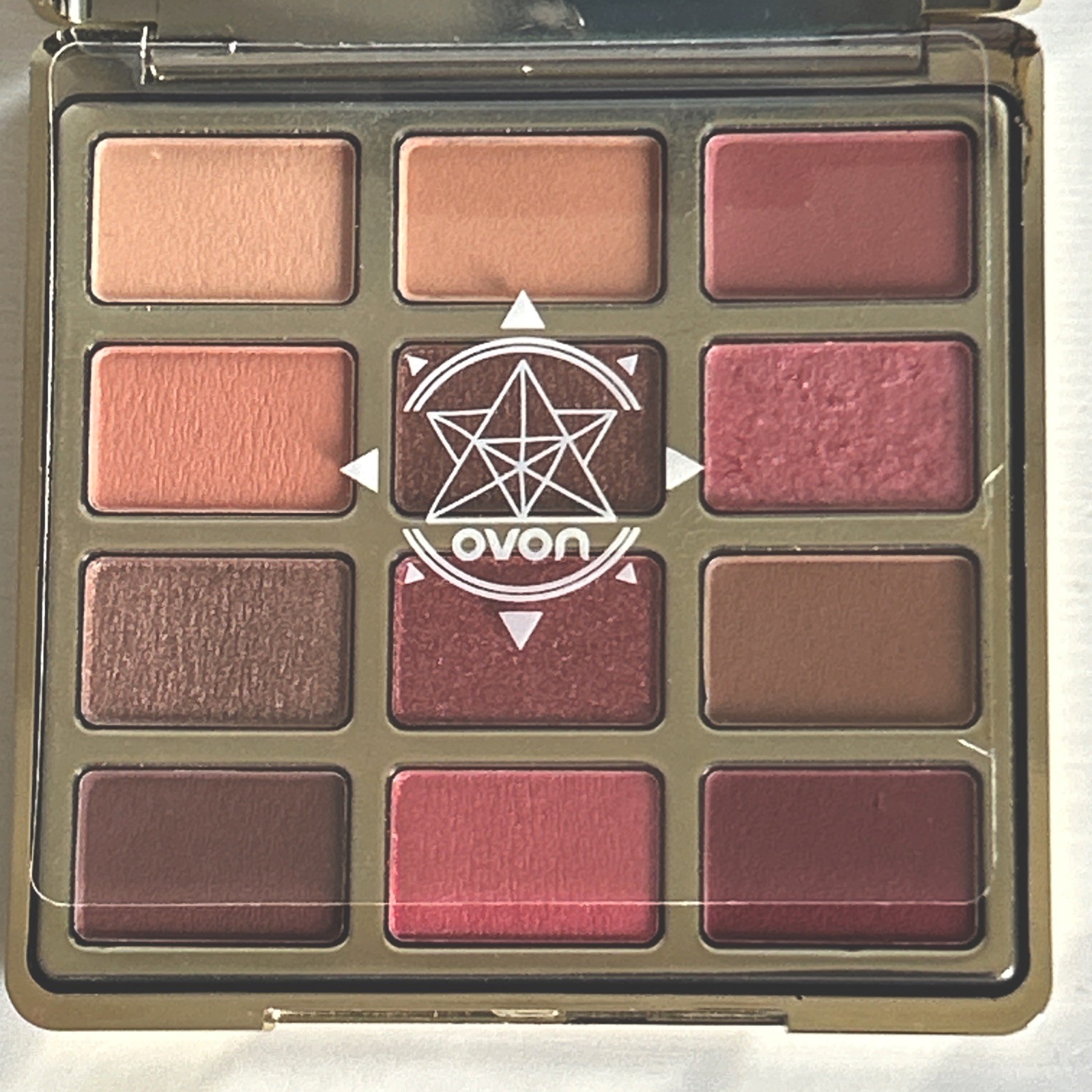 NOVO Dreamland Quicksand eyeshadow