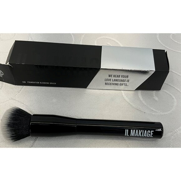 IL MAKIAGE Foundation Blending Brush 100 New in Box Full Size