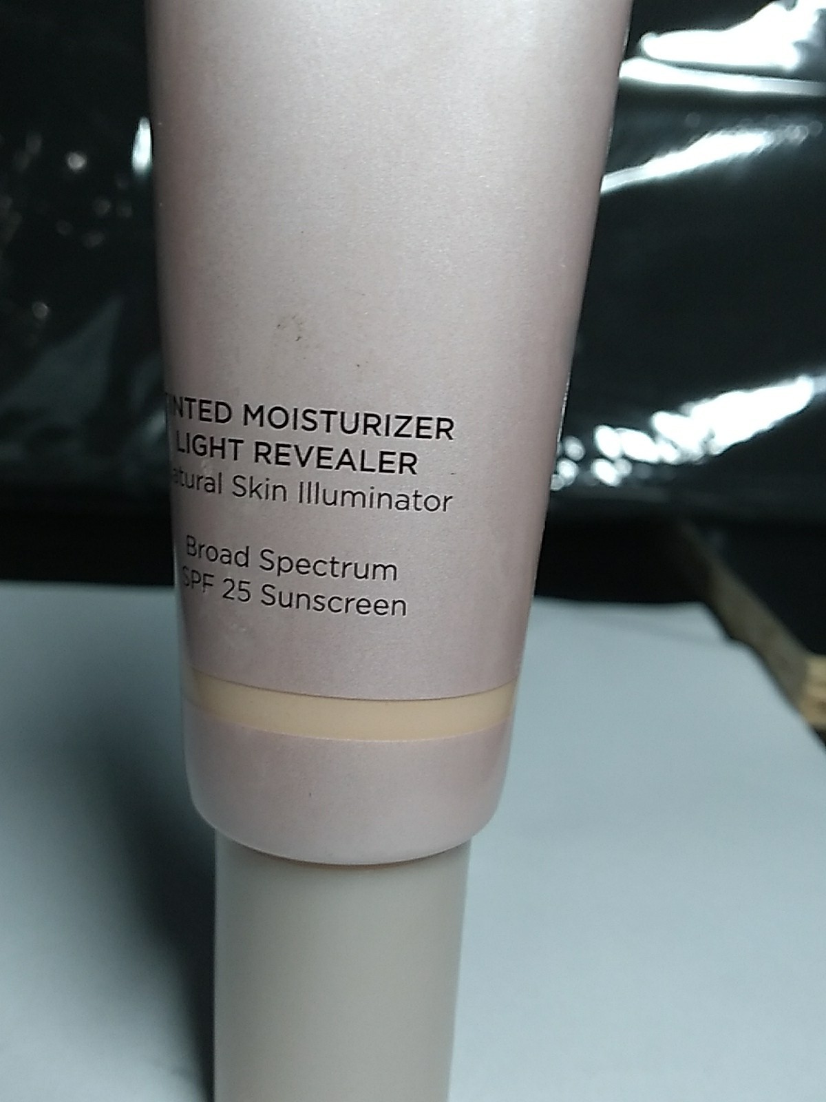 Laura Mercier Tinted Moisturizer Light Revealer SPF25 0W1 Pearl, 1.7oz 9/25 NWOB