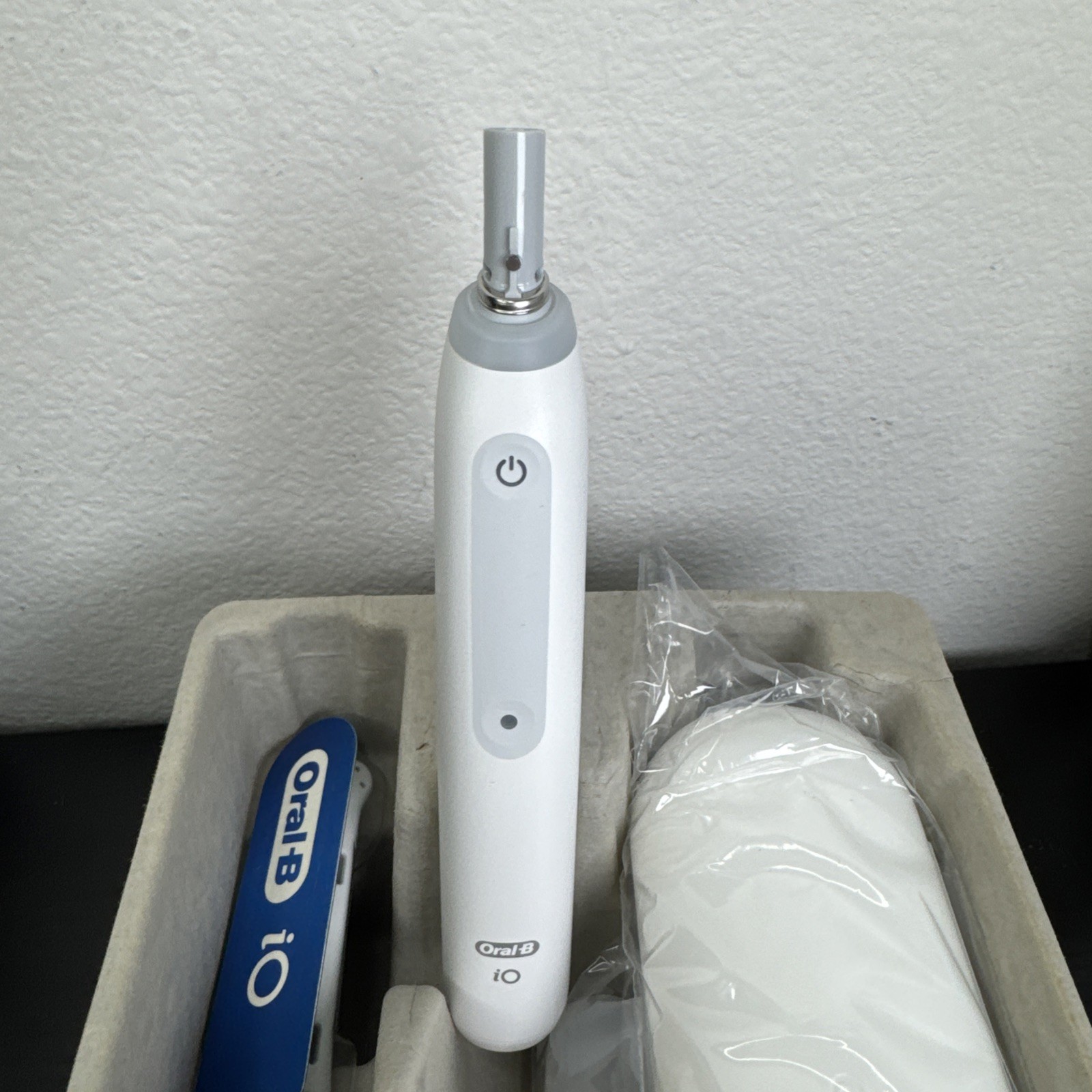 Oral-B iO Series 3 Limited Electric Toothbrush with (2) Brush Heads White