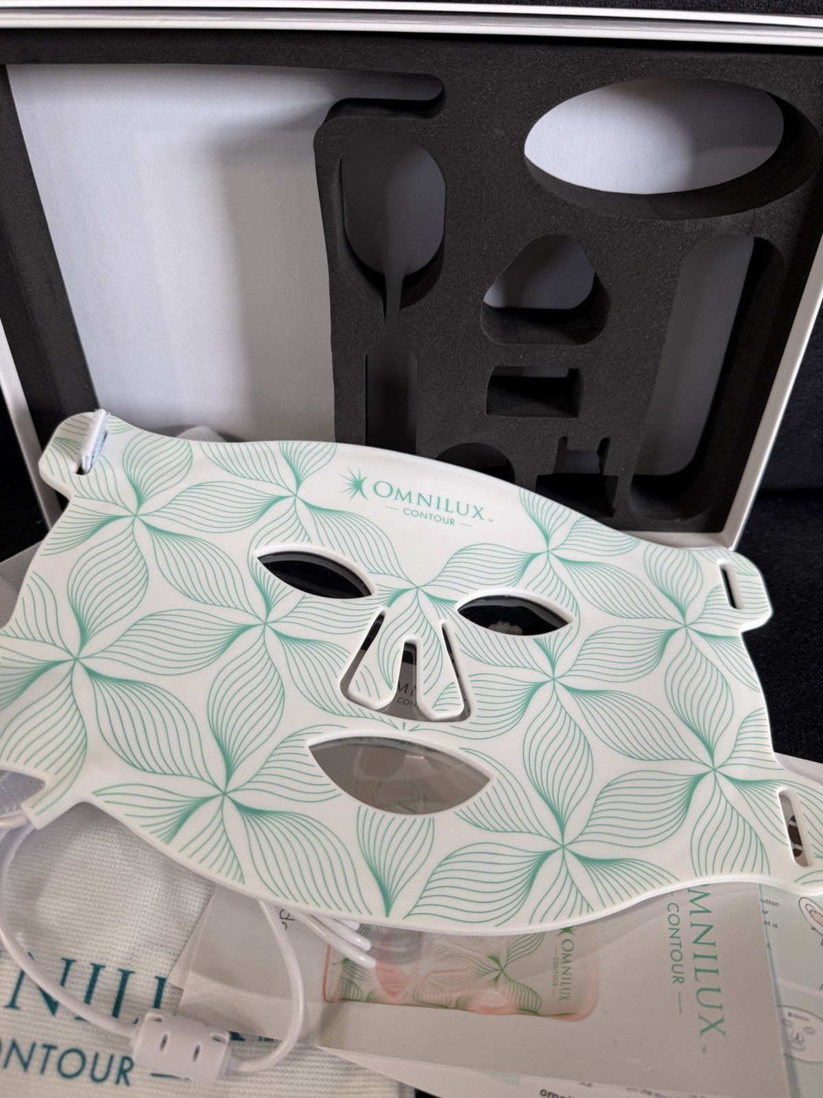 Omnilux Contour Face LED Light Therapy Mask Full Kit