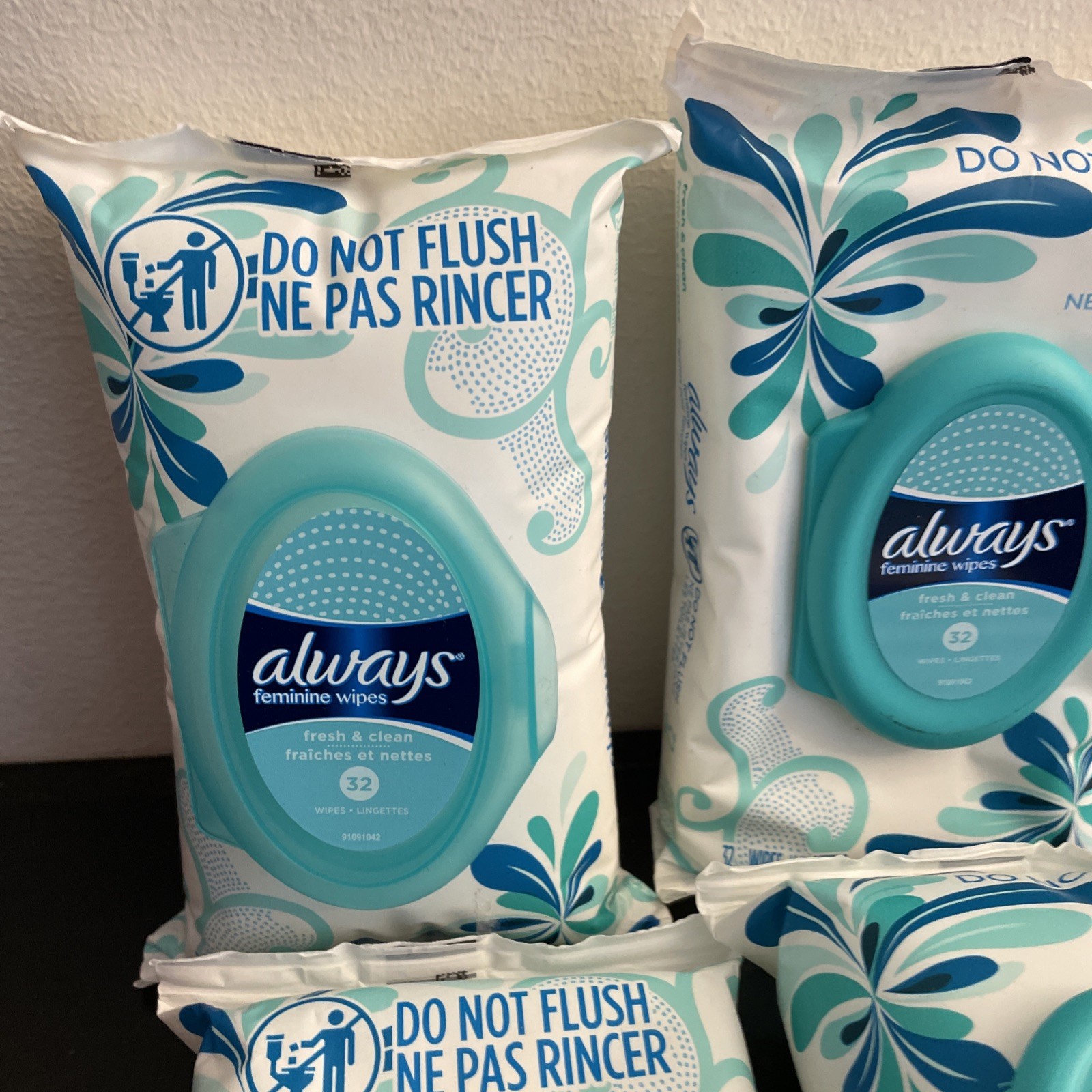 Always Feminine Wipes Hygiene Wipe Fresh & Clean Scent 32 Ct x 4 Packs