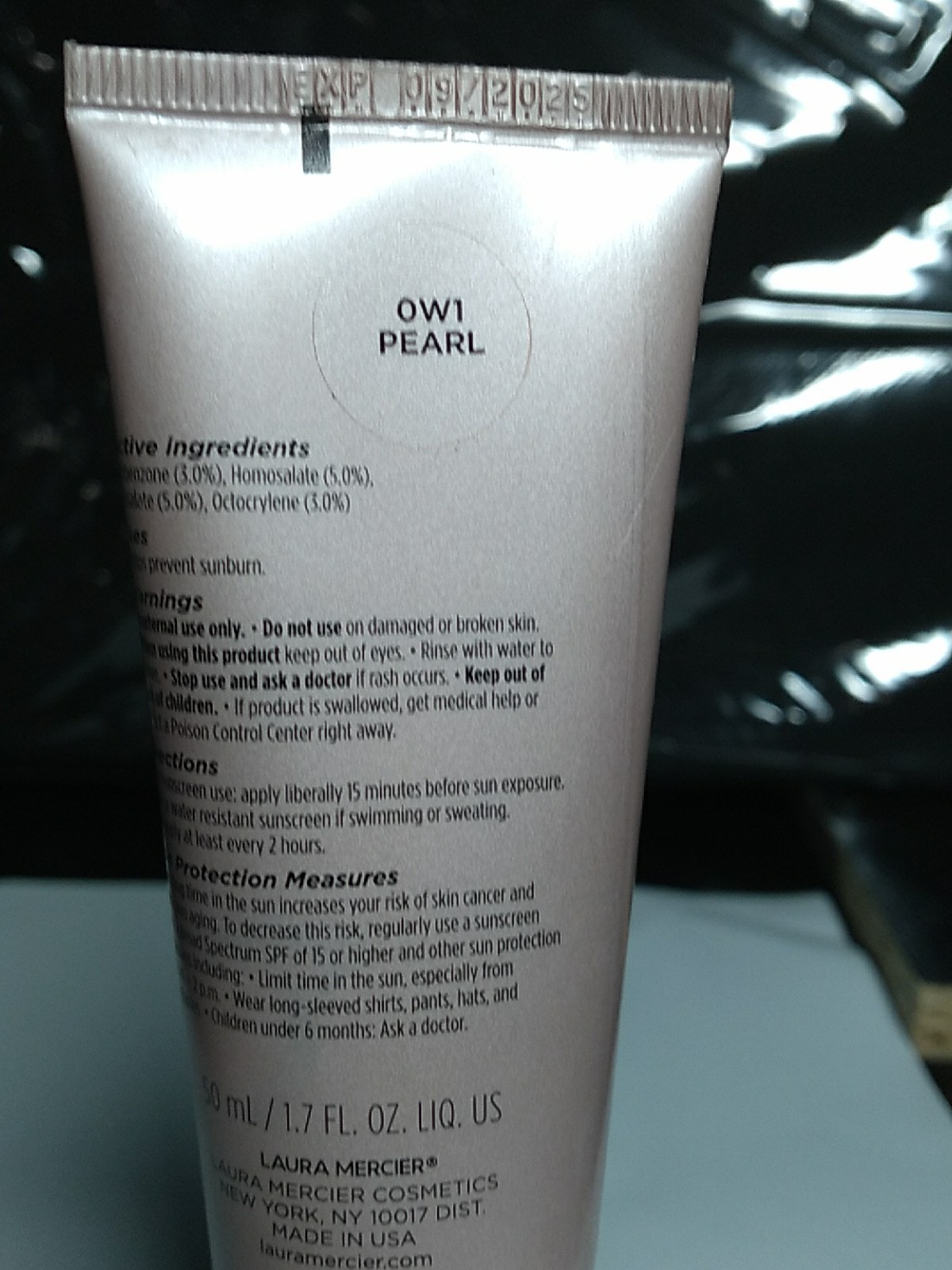 Laura Mercier Tinted Moisturizer Light Revealer SPF25 0W1 Pearl, 1.7oz 9/25 NWOB