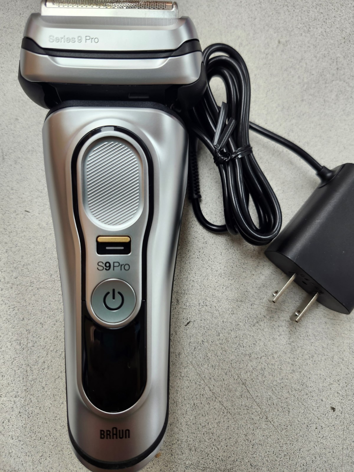 Braun Series 9 PRO Electric Shaver with charger and stand