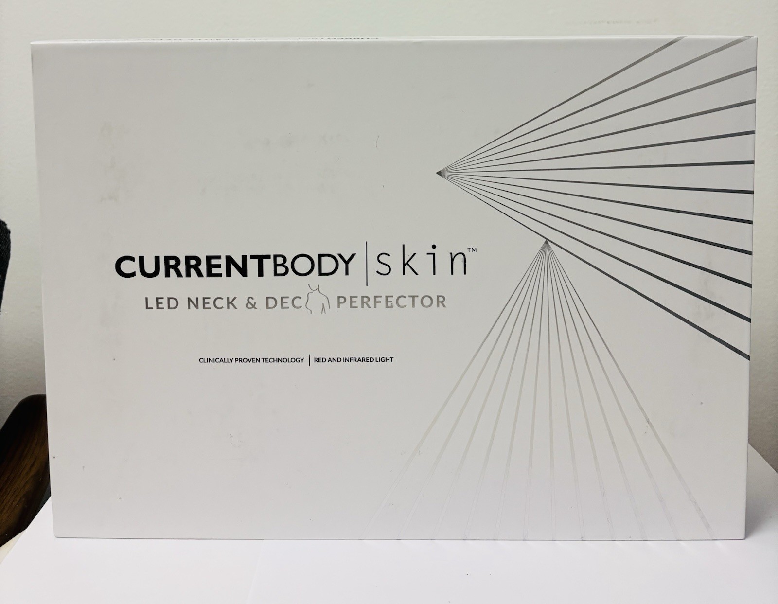 CurrentBody Skin LED Neck & Décolletage Fully Wearable Anti-Aging Mask New Open