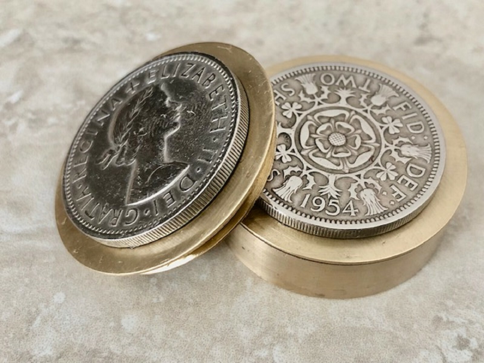 United Kingdom, Coin Pill Box, 2 Shilling, Scotch Thistle – Exclusive, Handmade