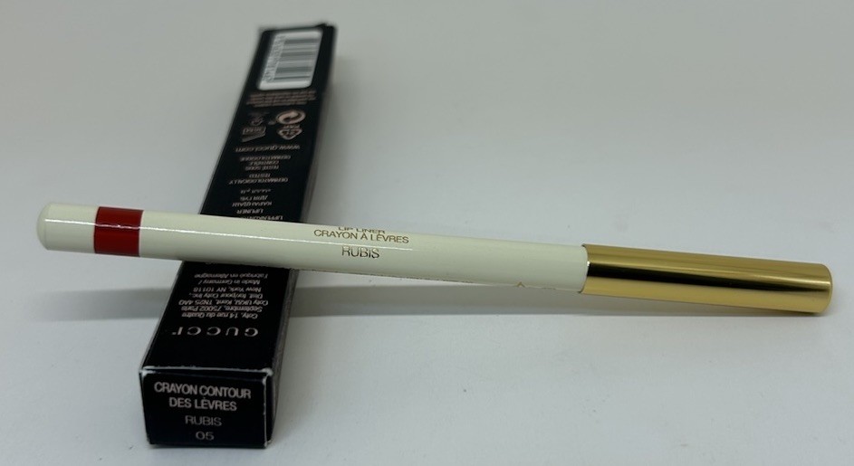 GUCCI CRAYON CONTOUR DES LEVRES LIP PENCIL 1.14g/ 0.04oz RUBIS 05 NEW W/BOX RARE