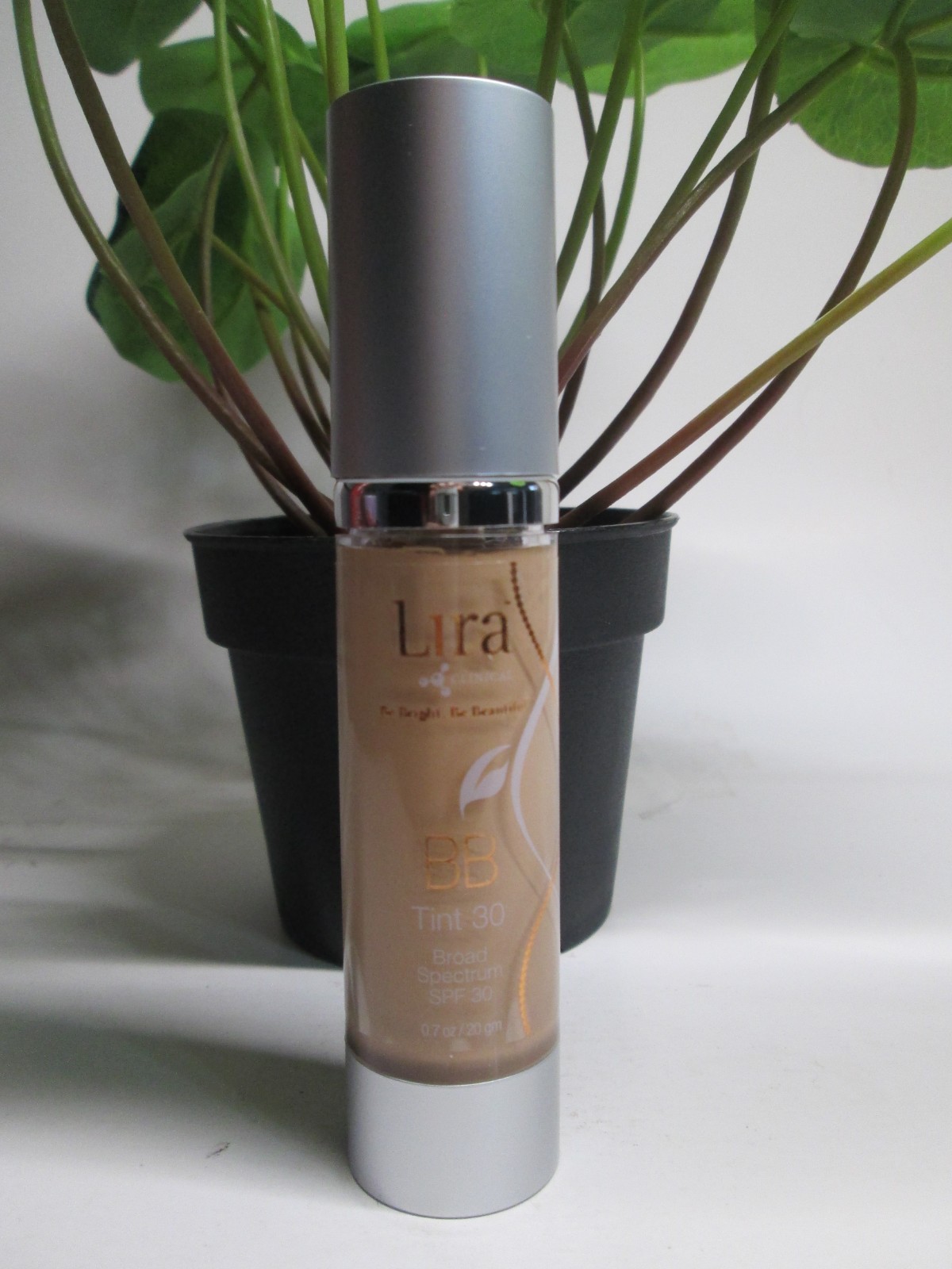LIRA BB Tint 30 Broad spectrum SPF 30 0.7 OZ/20GM exp 08/2027 NEW