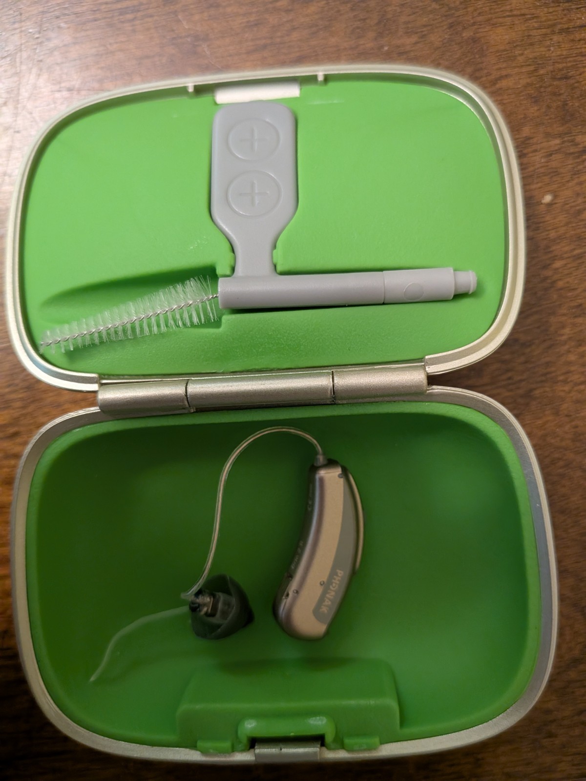 Phonak Hearing Aid Pair Brio 2 R 312T W/ Cases + PilotOne II Remote Kapak Dryer