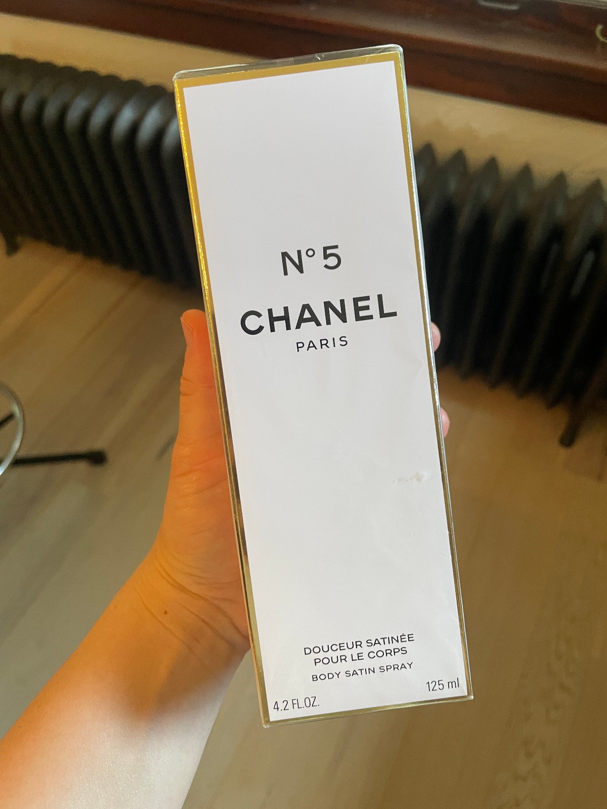 CHANEL No5 Satin Body Spray unopened with box (discontinued, rare)