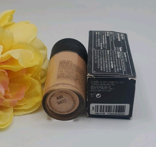M·A·C Studio Fix Fluid Liquid Foundation NW22 Matte Full SPF 15 1 oz 24M