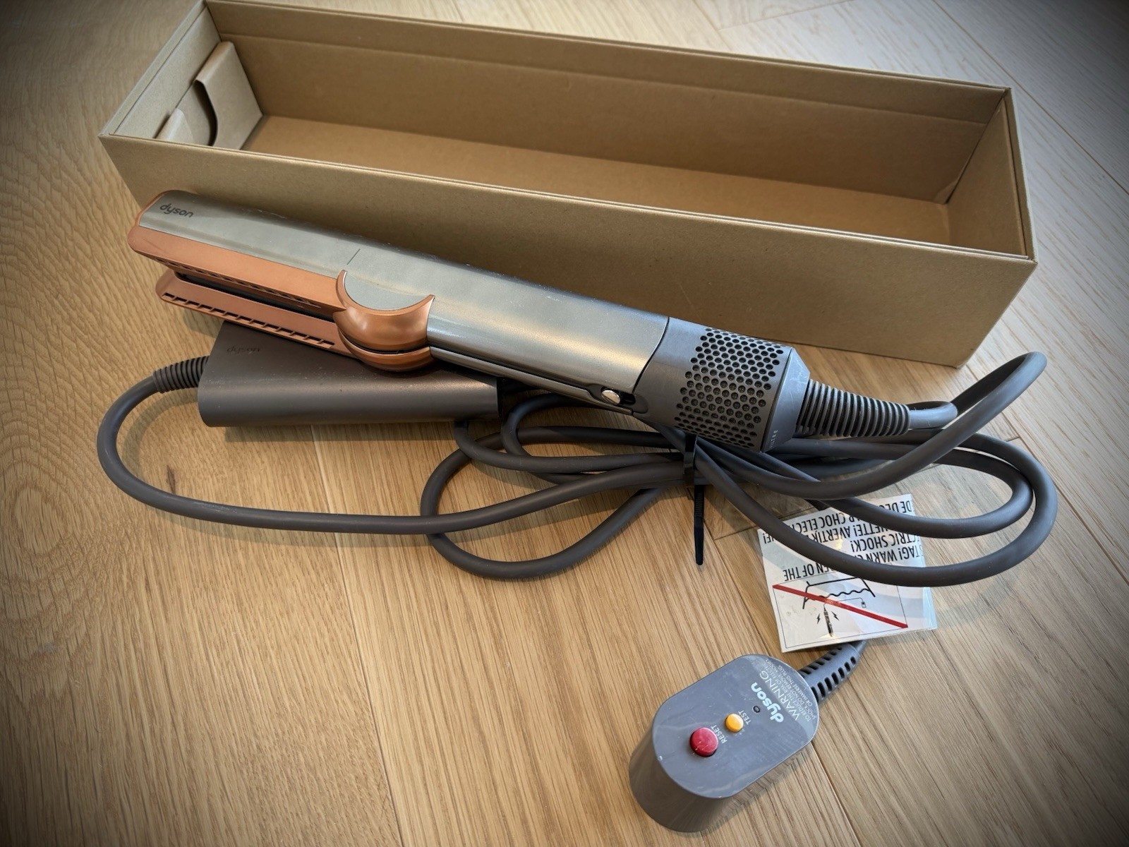 Dyson Airstrait HS06 Mint In Box