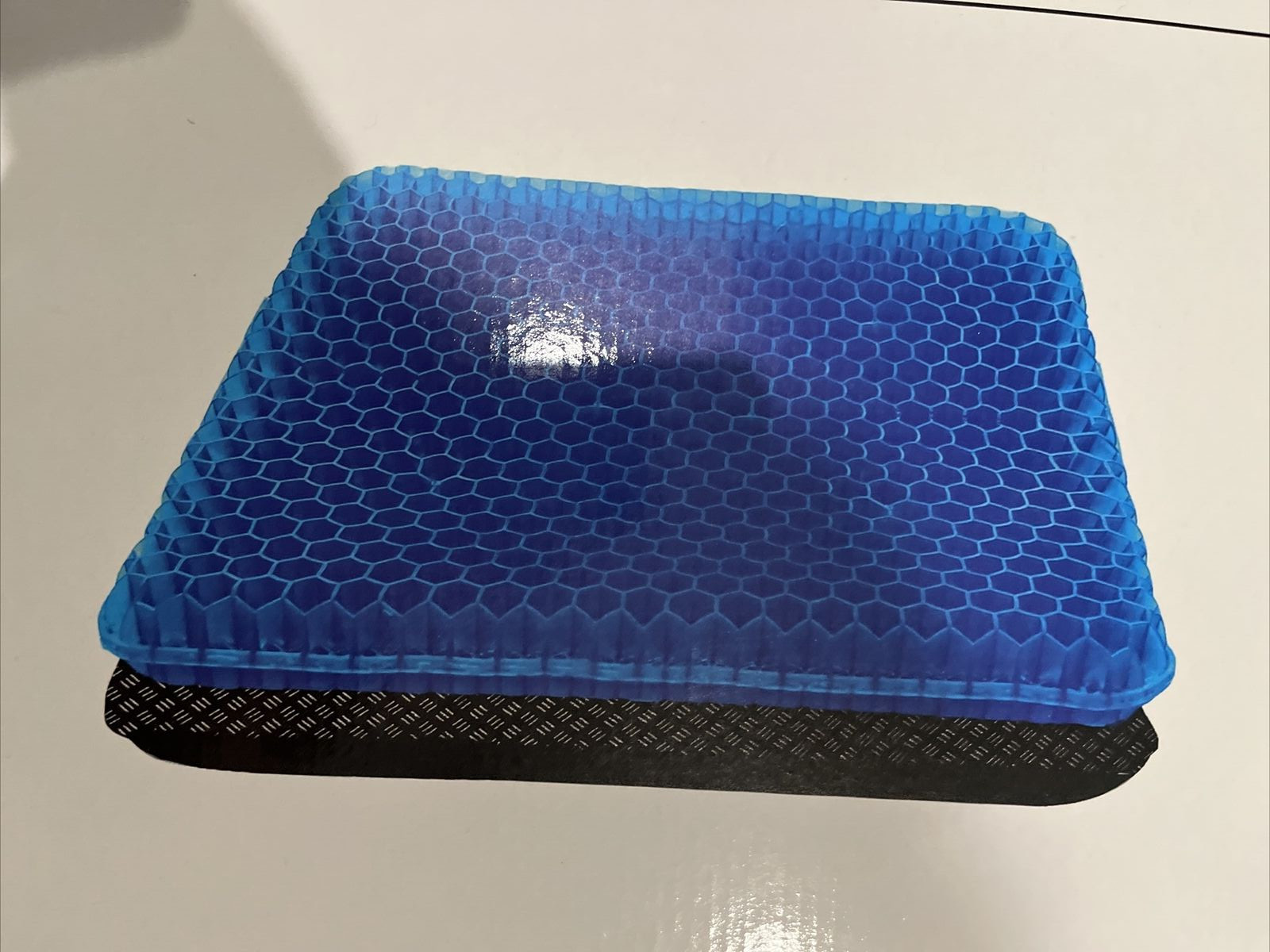Gel Seat Cushion for Long Sitting 16.5×16.5×1.6 in Honeycomb Seat Cushion NEW