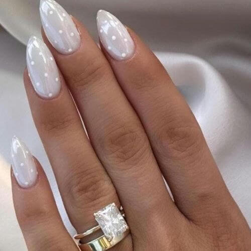 white-nails-short